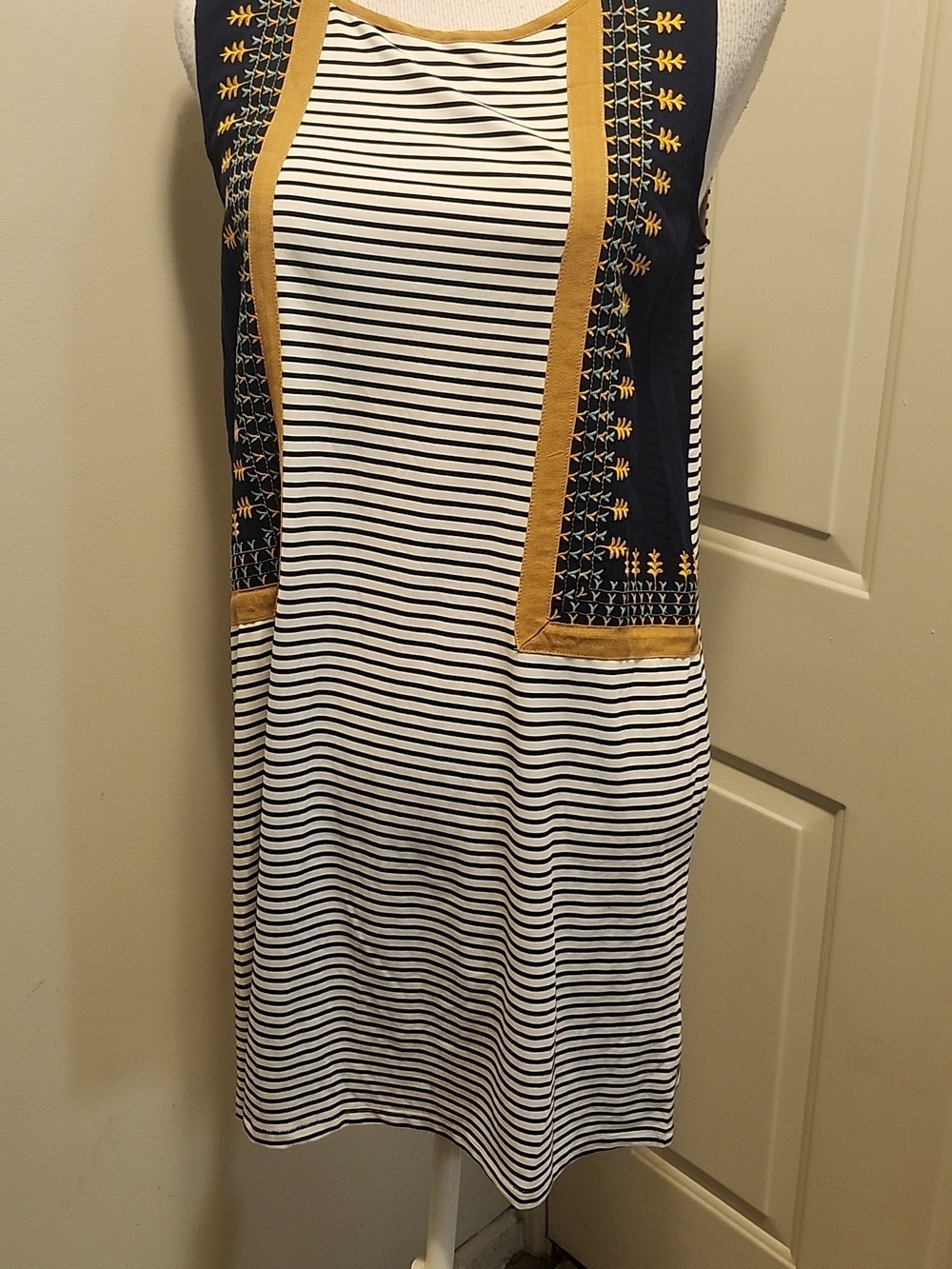 THML Strechy Sleeveless Dress Embroidery Small NWT NEW